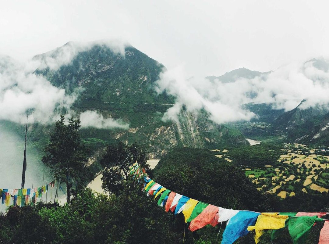 Beyond the Words: Analyzing Key Phrases and Idioms